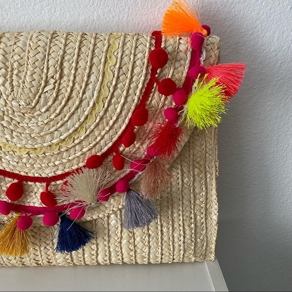 Pom Pom straw clutch - Picture 2 of 8